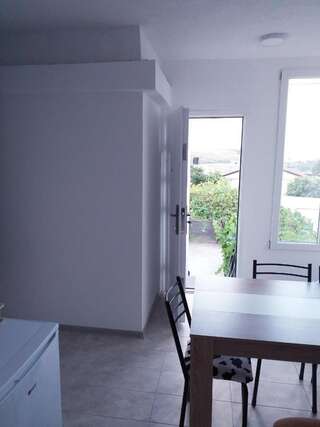 Гостевой дом Apartments Odal Сутоморе Четырехместный номер с видом на море-11