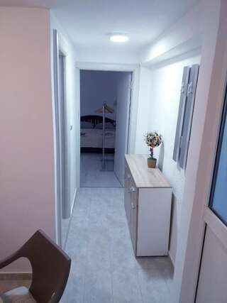 Гостевой дом Apartments Odal Сутоморе Классический четырехместный номер-15